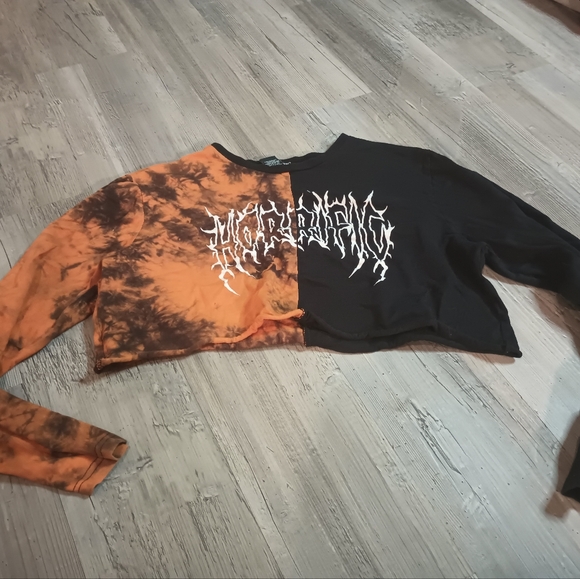 Hot Topic - Picture 2 of 4